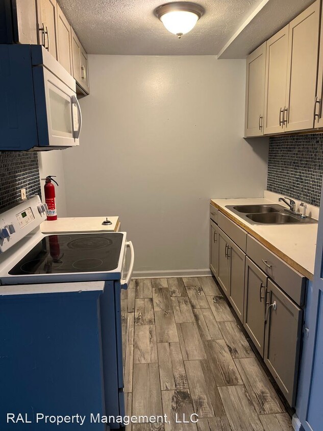 Primary Photo - 2 br, 1 bath House - 16100 maple park b5
