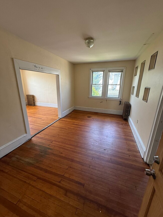 Building Photo - 914 W Lackawanna Ave