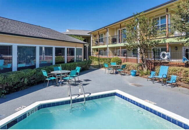 Foto del edificio - 311 Highland Cross Dr