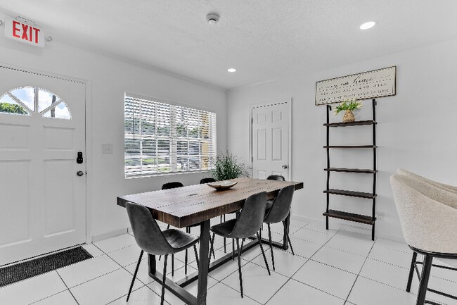 Foto del edificio - 6445 SW 22nd Ct
