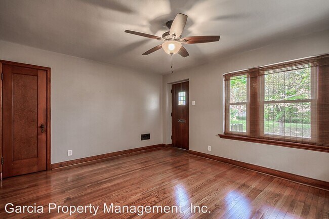 Building Photo - 1 br, 1 bath Apartment - 4990 Miami Street