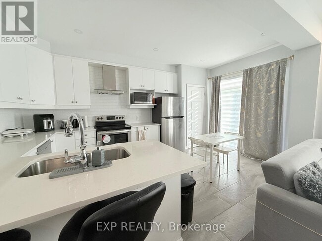 Building Photo - 615 Allied Mews