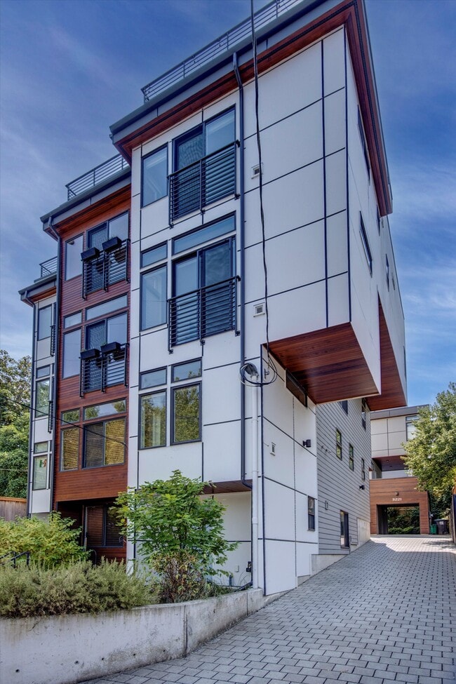 Building Photo - 3219 Fuhrman Ave E