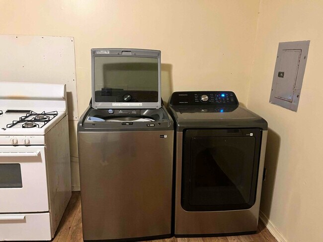 Building Photo - 236 S Oklahoma Ave