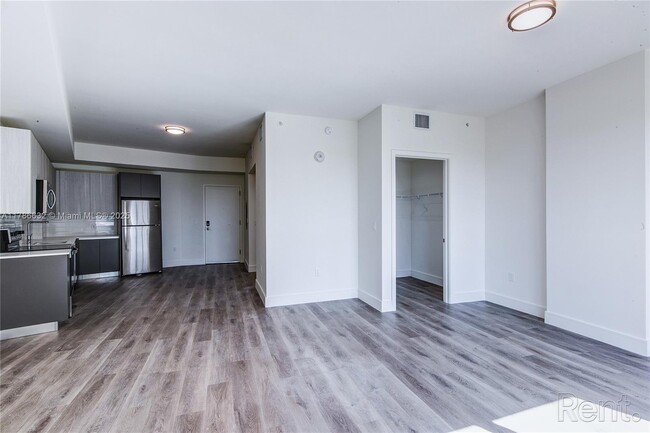 Foto del edificio - 3801 N Dixie Hwy