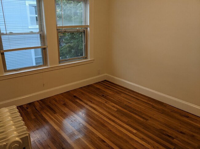 Building Photo - 66 Brock St