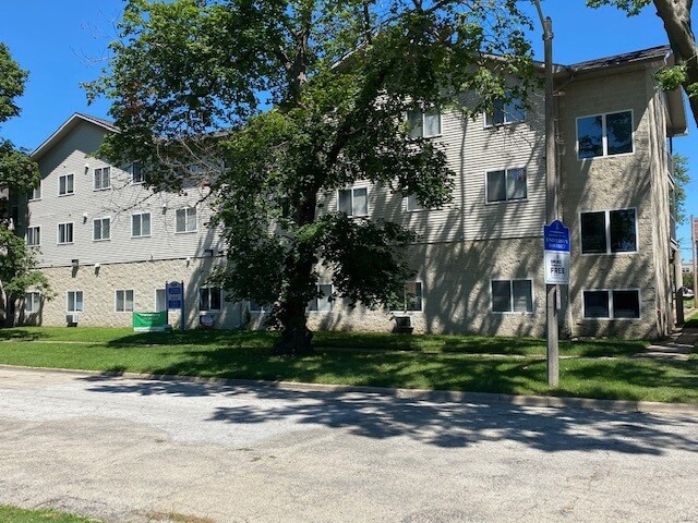Building Photo - 904 Stoughton St