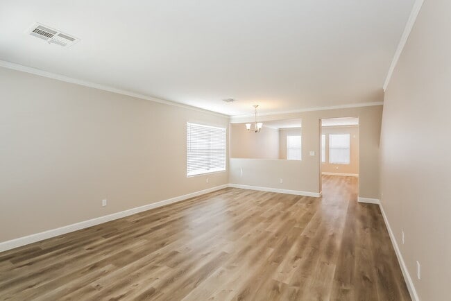 Building Photo - 326 Hopedale Ave