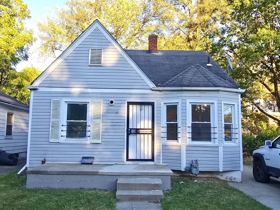 Foto principal - 16740 Stahelin Ave