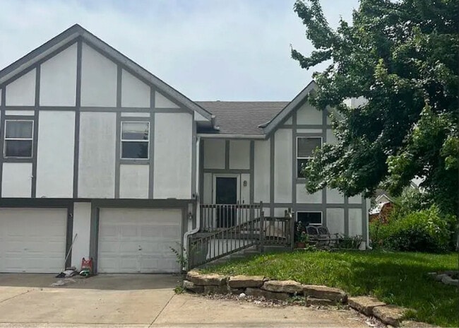 Building Photo - 1827 Gates Dr W