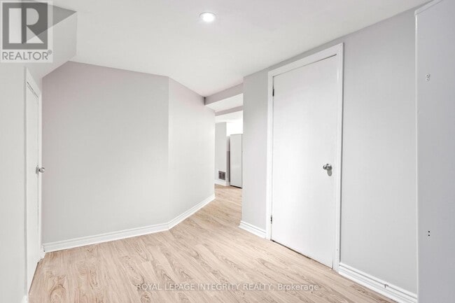 Building Photo - 33 Conniston Ave