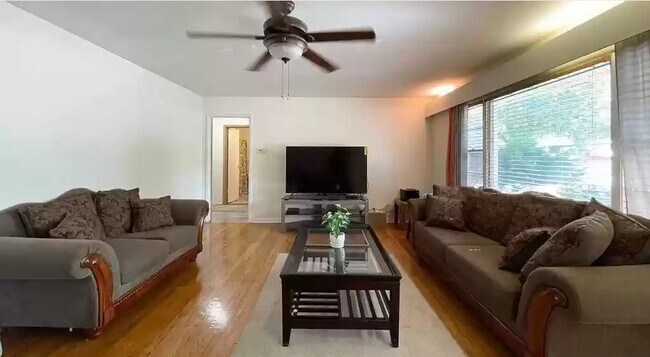 Living room - 5600 L St
