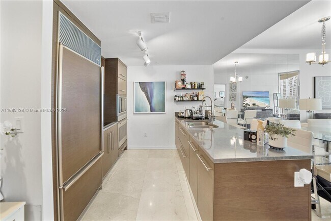 Foto del edificio - 475 Brickell Ave