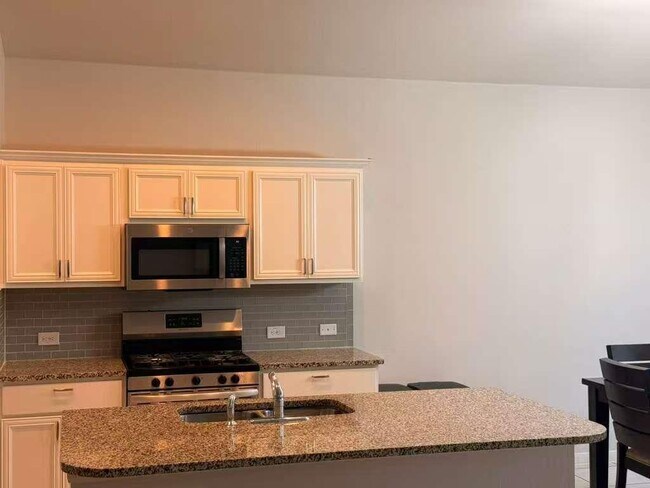 Foto del edificio - 6512 Loretta White Ln