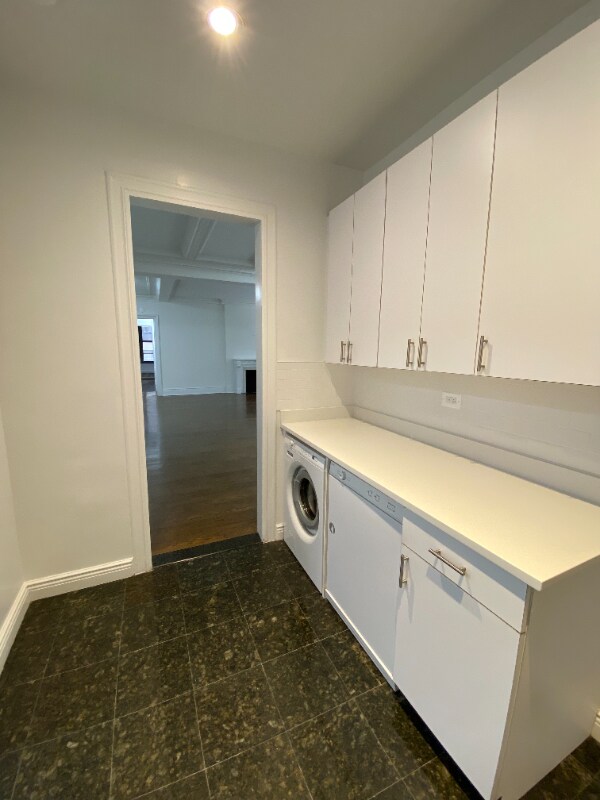 Building Photo - 200 W 58th St
