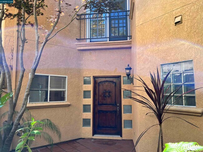 Building Photo - 120 Cortona Dr