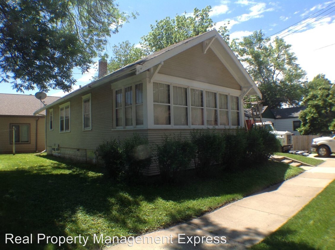 Primary Photo - 415 E 13th St