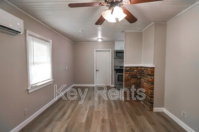 Foto del edificio - 9759 Cove Ave