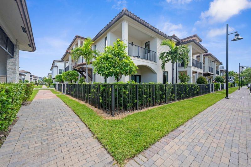 Foto principal - 4712 NW 83rd Ave