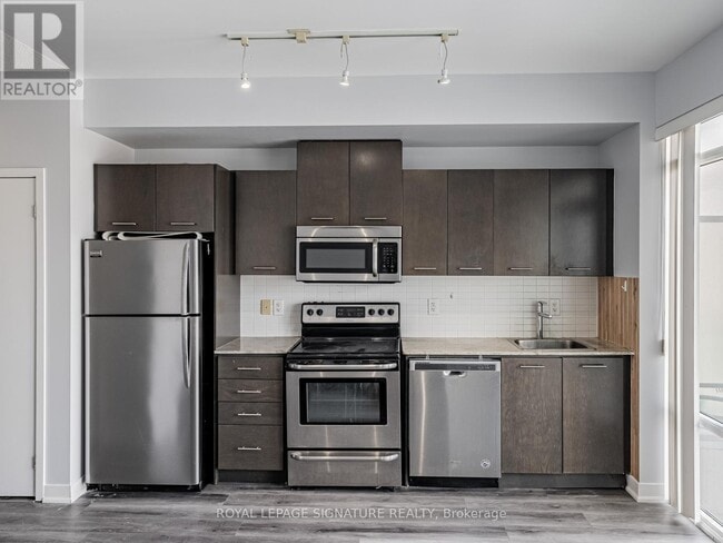 Building Photo - 360 Square One Dr