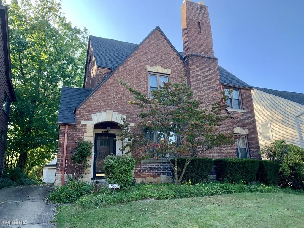 4 br, 1.5 bath House 2552 Saybrook Rd House Rental in University