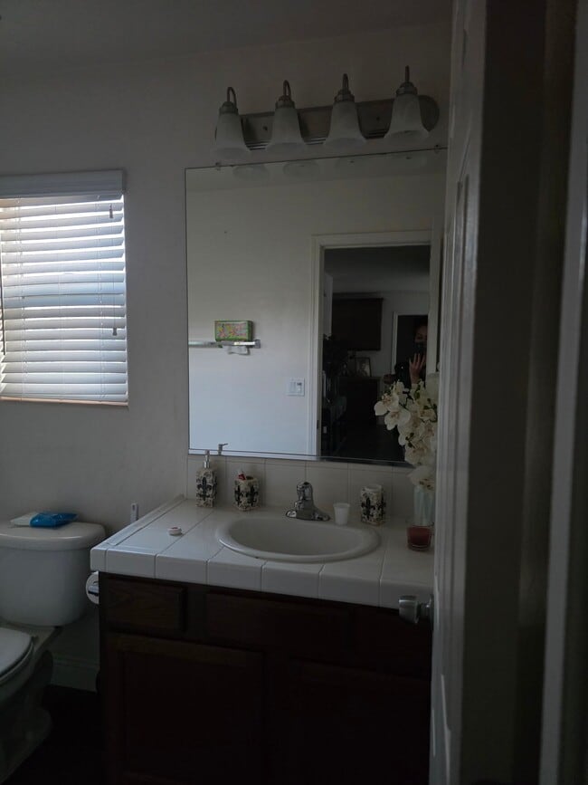 Building Photo - 655 S Arroyo Ave