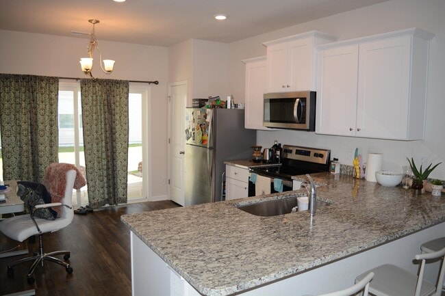 Building Photo - 231 Chandler Ct