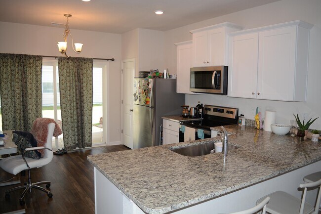 Foto del edificio - 231 Chandler Ct