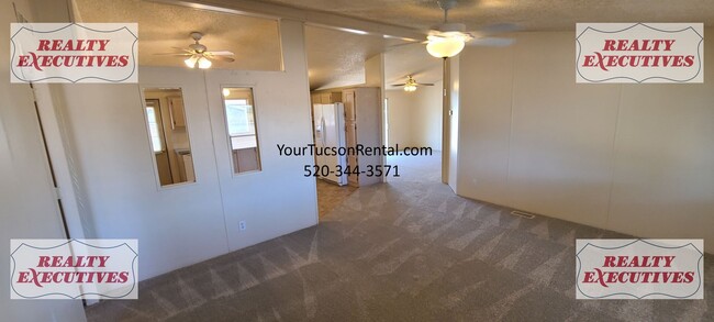 Building Photo - 1 Acre, 4 bedrooms and 2 Baths in Marana A...