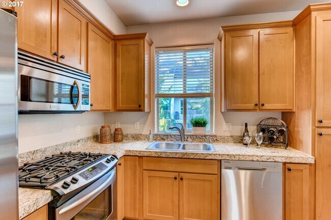 Foto del edificio - 1916 NE 49th Way