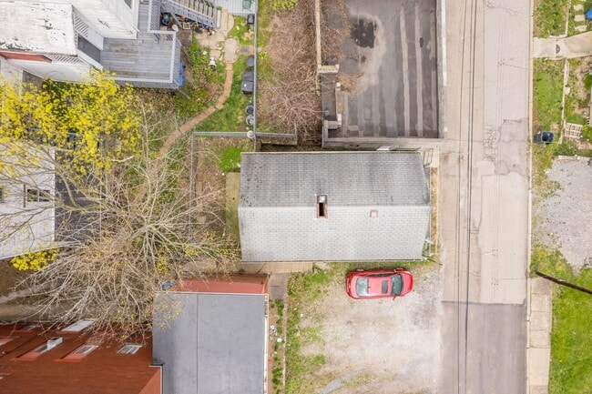 Building Photo - 450 Center St