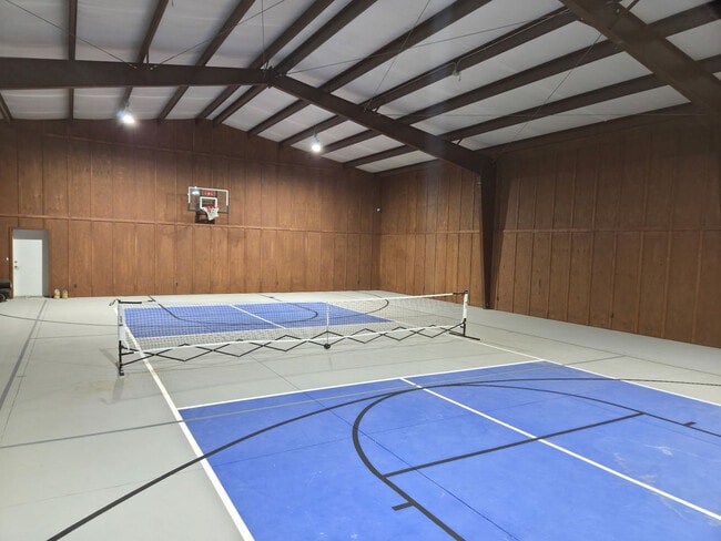 Foto del edificio - 7625 N Williamson Valley Rd