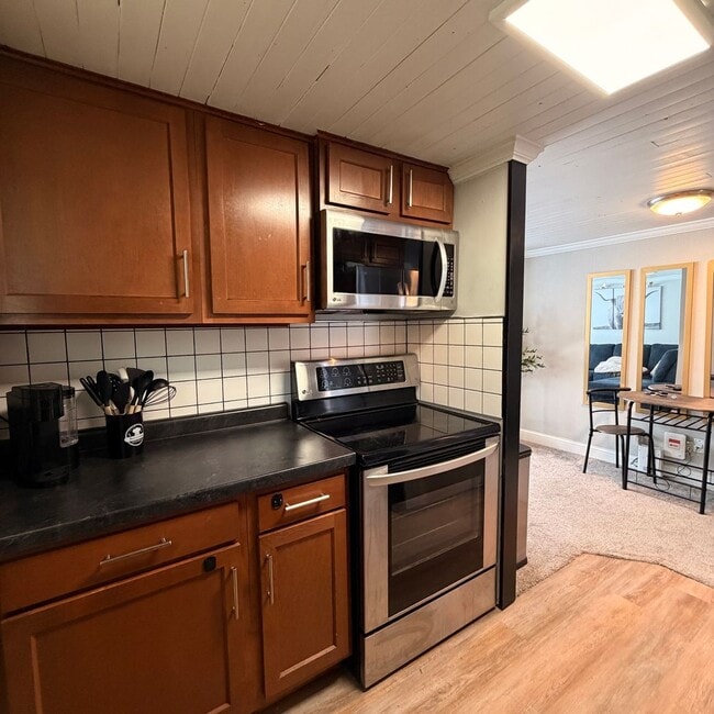 Building Photo - 1115 Delmar Ct NW