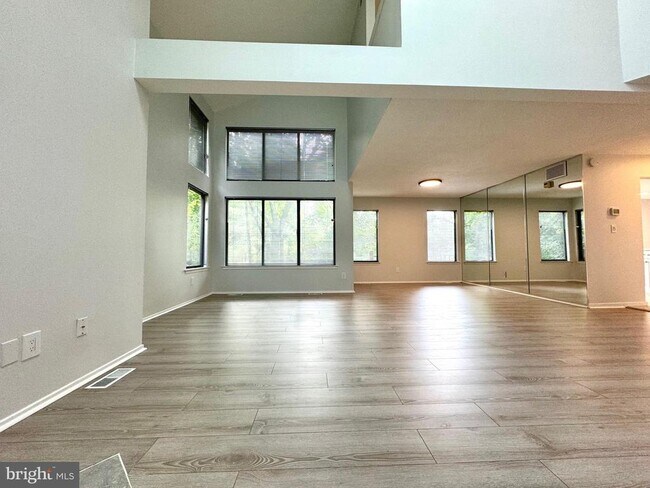 Foto del edificio - 104 Sayre Dr