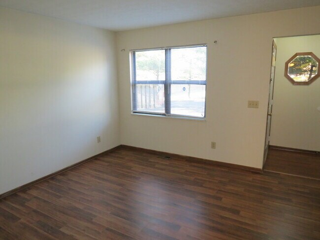 Building Photo - new rental in reynoldsburg schools