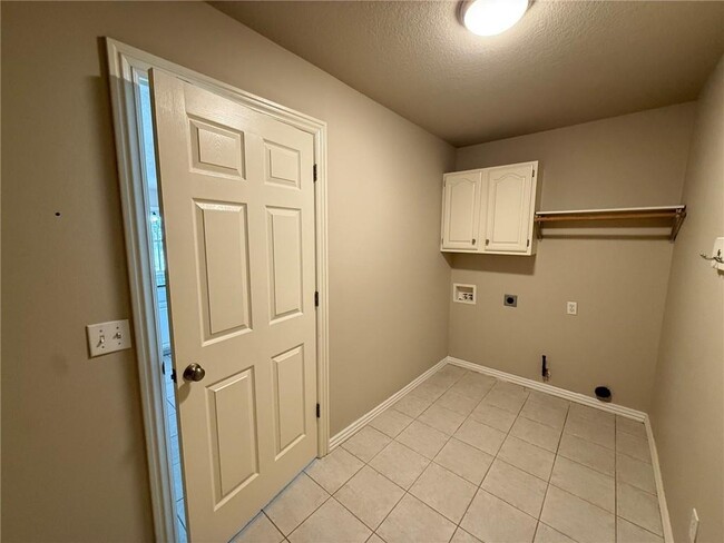 Building Photo - 1808 Lancaster Dr