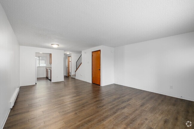 2 habitaciones, 1,5 baños - 1177 pies cuadrados - Sala de estar - Aladdin Townhomes