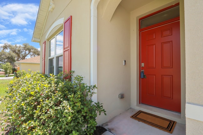 Foto del edificio - 2550 SE Rock Springs Dr