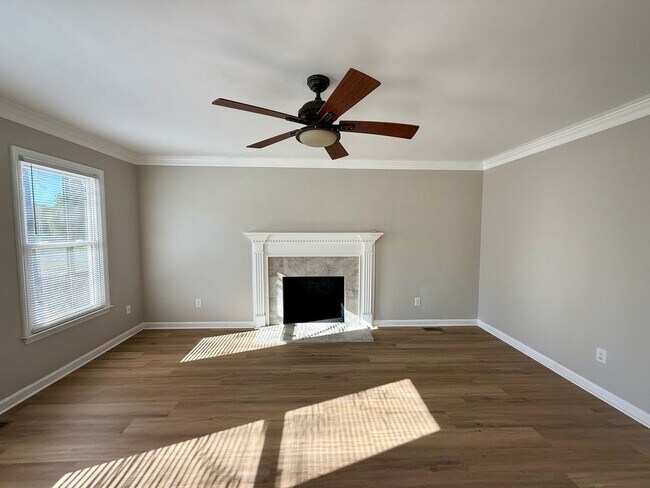 Building Photo - Three bedroom, 2 bath house in Elon