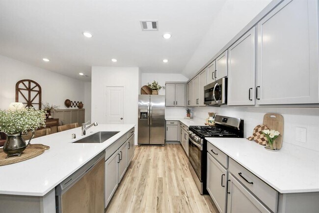 Building Photo - 31703 Daisy Draper Ln