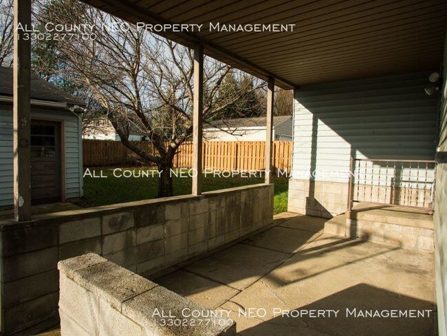 Building Photo - 3 bedroom in Struthers OH 44471