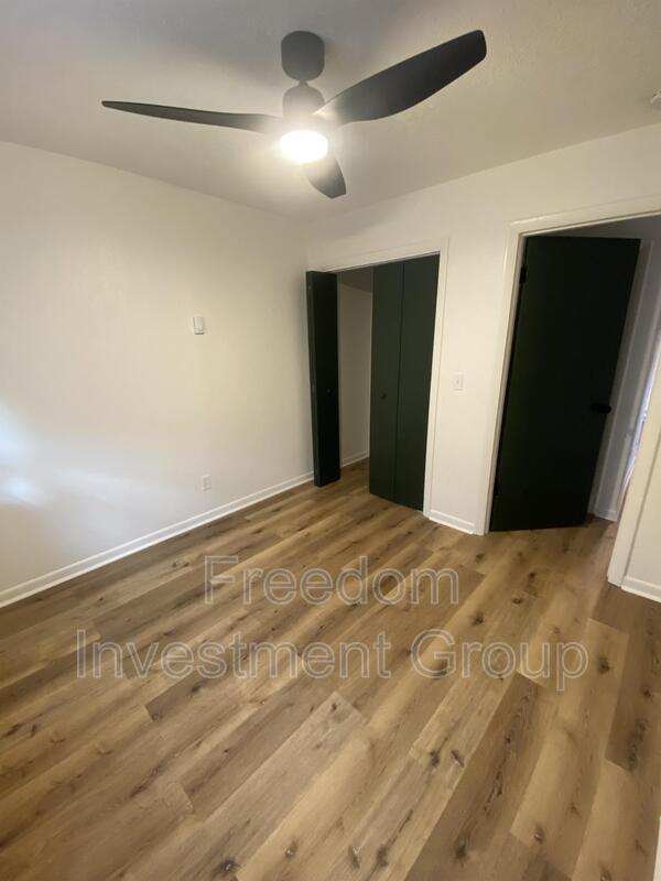 Building Photo - 503 Whitecrest Dr