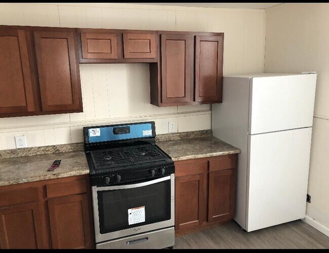 Kitchen - 128 W 8th St