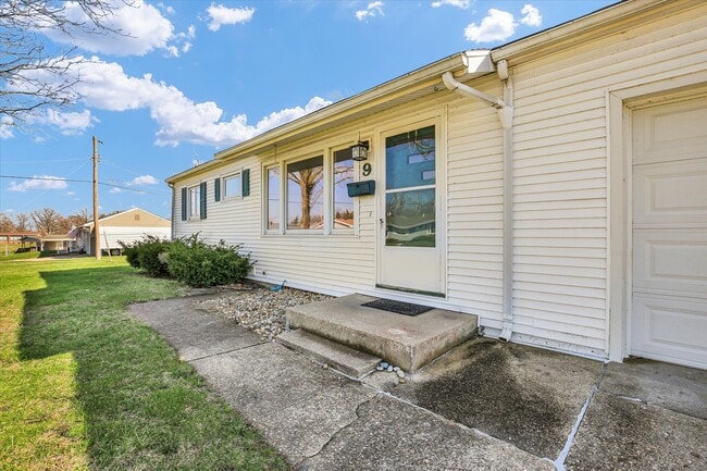 Building Photo - 9 Glenview Dr