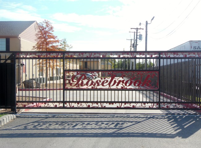 Gated Entry - Rosebrook