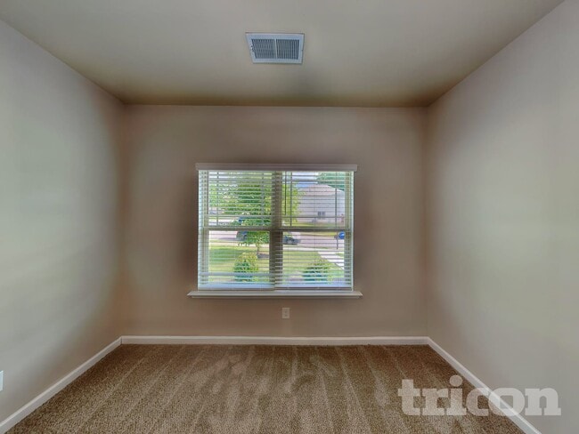 Building Photo - 207 Stillwood Dr