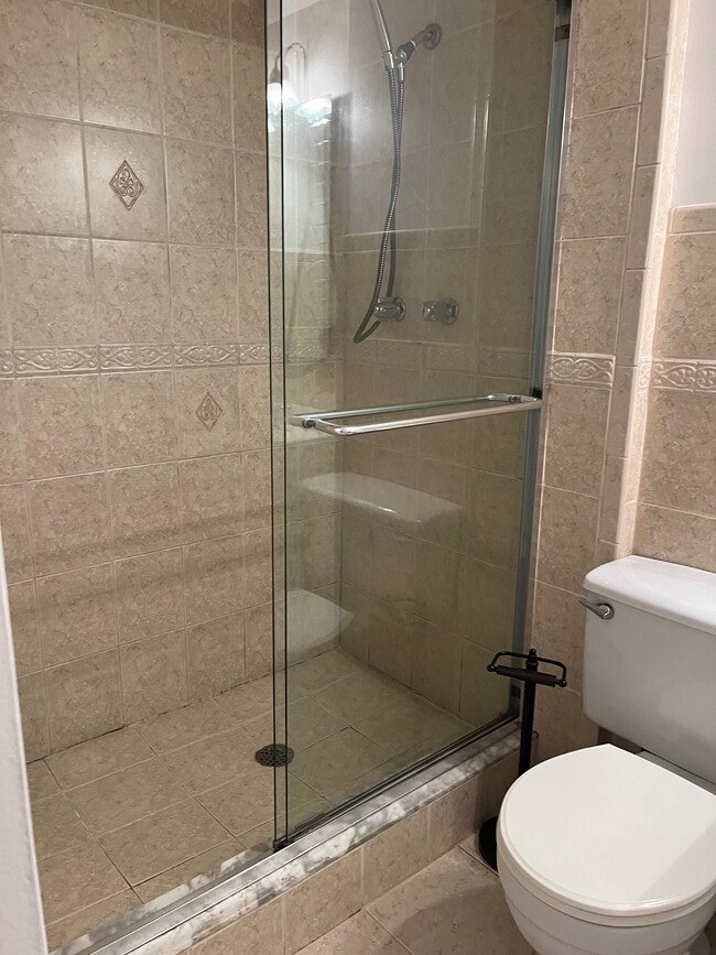 Building Photo - 2420 Diana Dr