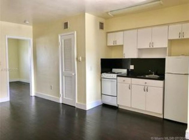 Foto del edificio - 607 NE 123rd St