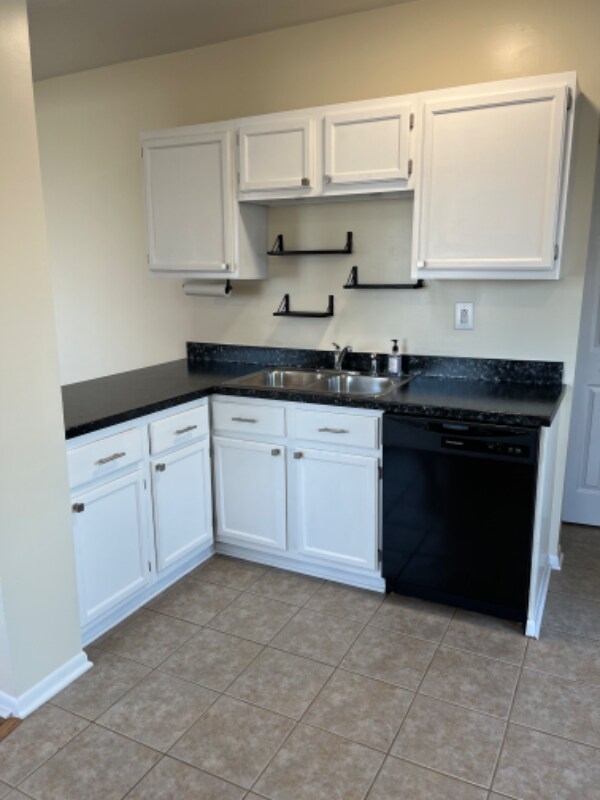 Foto del edificio - 3951 Pearl Rd