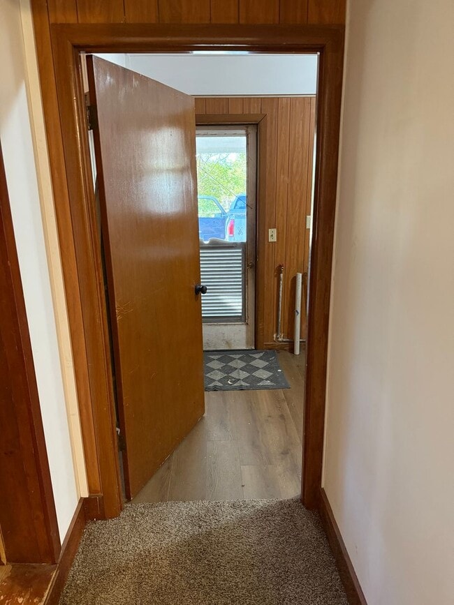 Foto del edificio - 3 Bedroom 3 Bath on an Acre+ Landlord does...